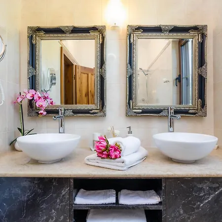 Luxury With 55 M2 Pool, Heated Indoor Pool, Large Garden - By Traveler Tourist Agency - Id 2132 Vila *